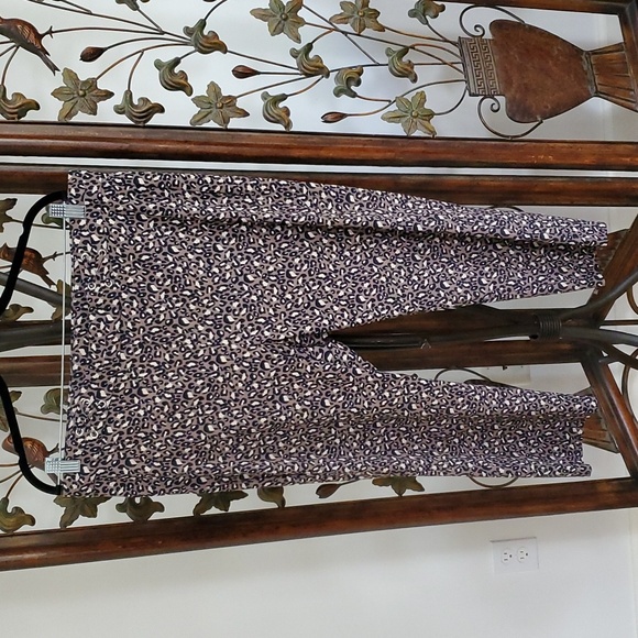 RAFAELLA 18 32" LONG STRETCHY ANIMAL PRINT CAPRIS - Picture 1 of 3